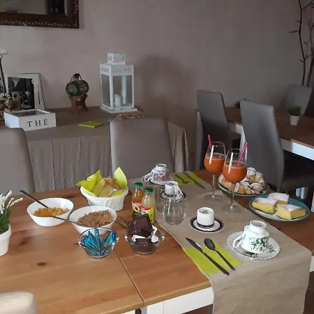 Alojamento de Acomodação e Pequeno-almoço W&b Pomezia *